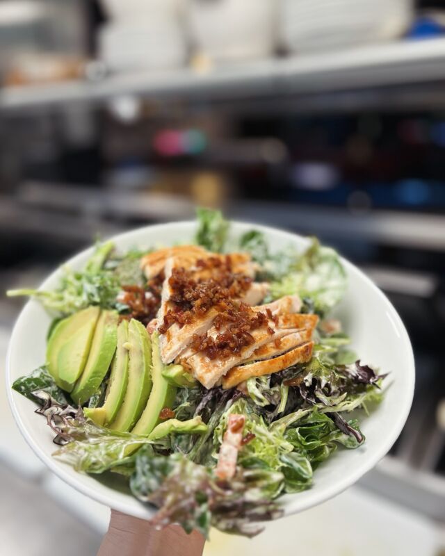 Frisk salat til lunsj eller middag? 🥗
#johnnyrockets #america #salad #burger #fries #shake #storostorsenter #sandvikastorsenter #diner #middagstips #restaurant
