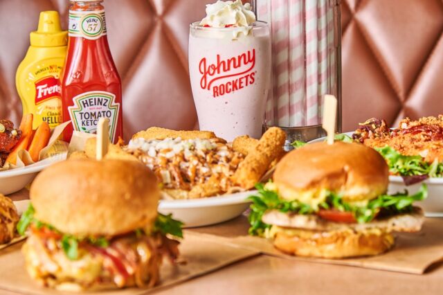 Velkommen til Johnny Rockets! ❤️

#johnnyrockets #storo #sandvika #oslo #burger #shake #fries #milkshake